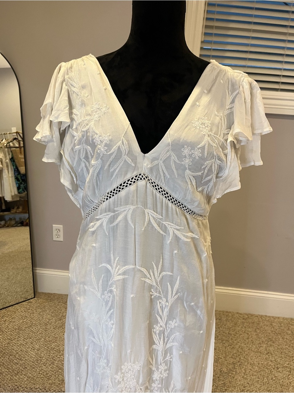 NWOT Love The Label White Embroidered V-Neck Maxi Dress- medium - Picture 2 of 6